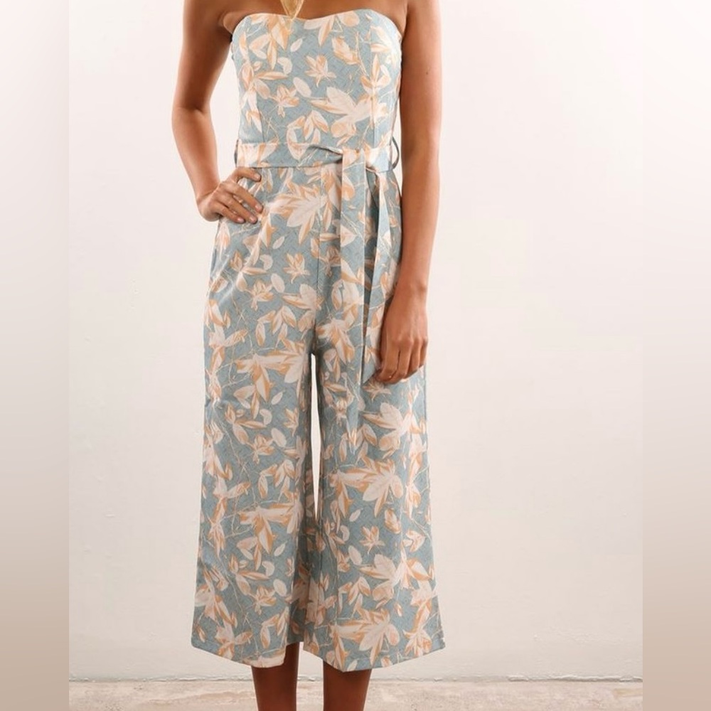 H&M Jumpsuit Women's size 10 Light Blue Floral Wide Leg Belted 
Strapless